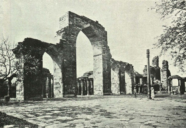 Old photo of Qutub Minar, Delhi Old photo of Qutub Minar, Delhi