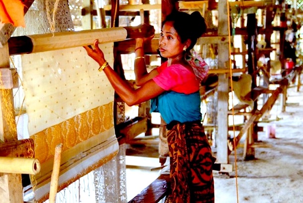 Sualkuchi, Assam - the world's largest weaving village