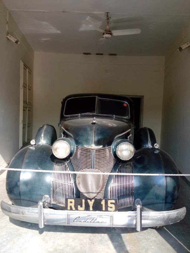 Cadillac 7 Seater Sedan Cadillac 7 Seater Sedan