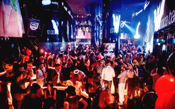 People party in a nightclub.