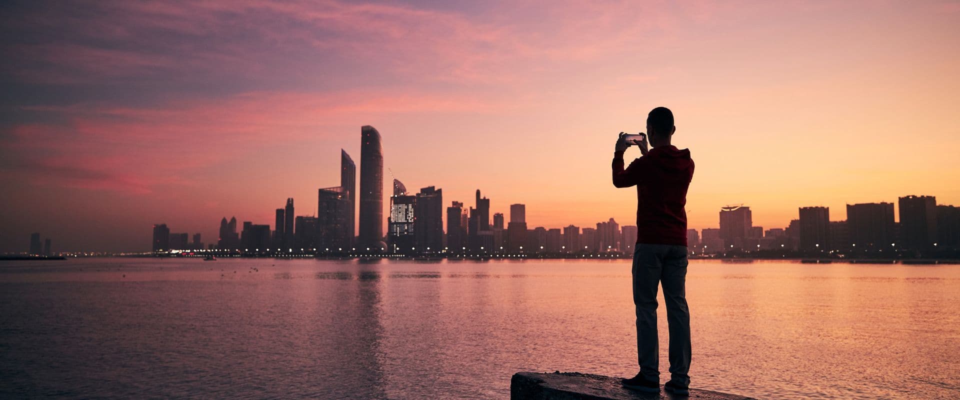 Content_Creator_in_UAE[1].jpg