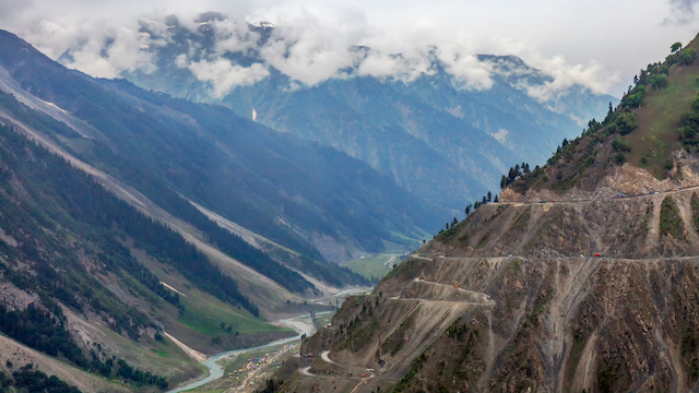 Top 10 Most Dangerous Roads In India | Ghats That Will Scare You - Musafir