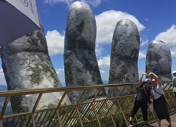 Giant Hand Bridge