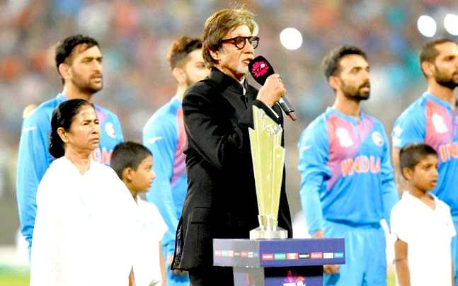 Amitabh Bachchan singing India's National Anthem at Eden Gardens, Kolkata