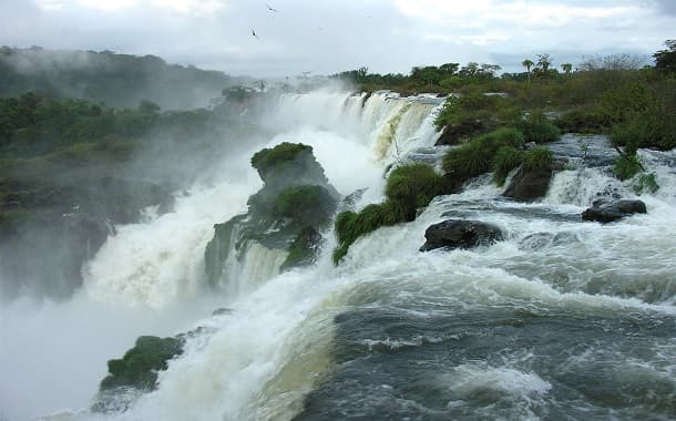 Iguazu Falls, boundary between Argentina and Brazil