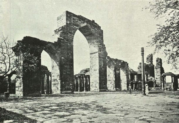 Old photo of Qutub Minar, Delhi